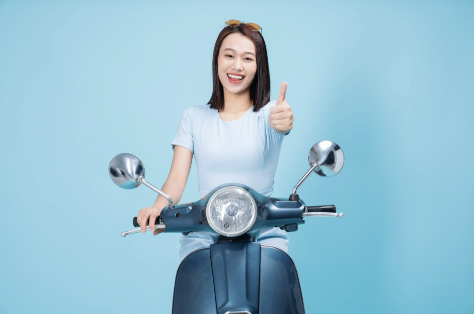 ibu hamil naik motor, naik motor saat hamil, tips naik motor ibu hamil, trimester aman naik motor, naik motor hamil muda, Bunda, si Kecil, Ibu Hamil